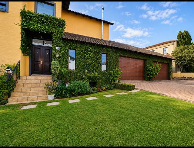 5 BEDROOM GOLF ESTATE FOR SALE IN BLUE VALLEY GOLF ESTATE